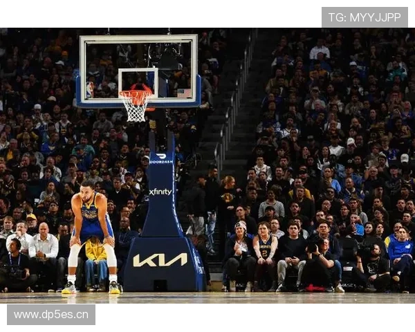 勇士大胜灰熊 8人得分上双展现团队实力